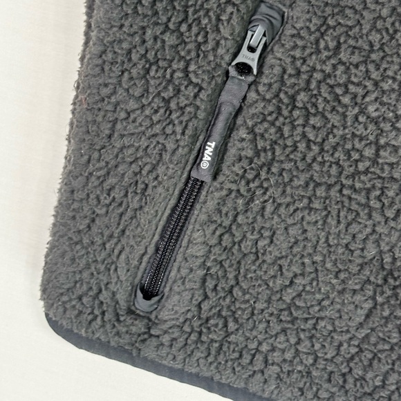 TNA Aritzia Sherpa Fleece Hooded Vest Womens M Gray Zip Up Staple Excellent - Picture 5 of 7